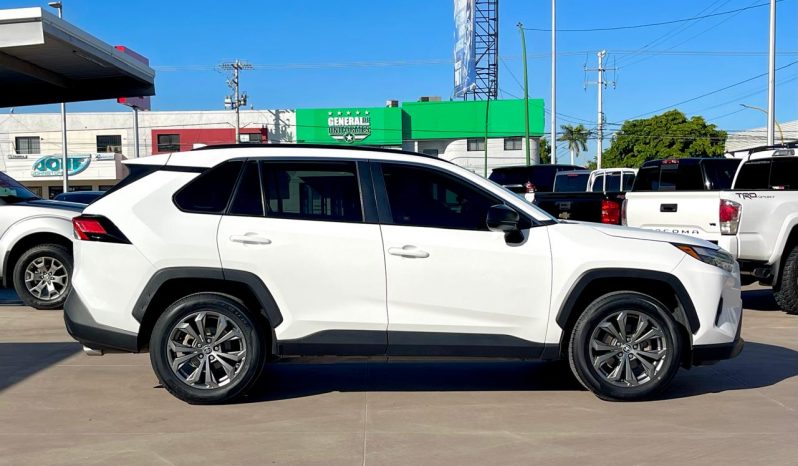 Toyota RAV-4 XLE 2022 full