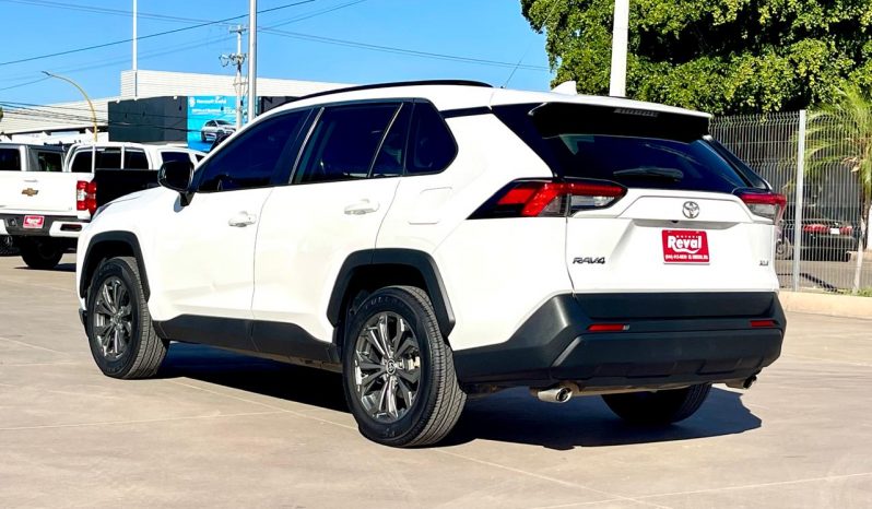 Toyota RAV-4 XLE 2022 full