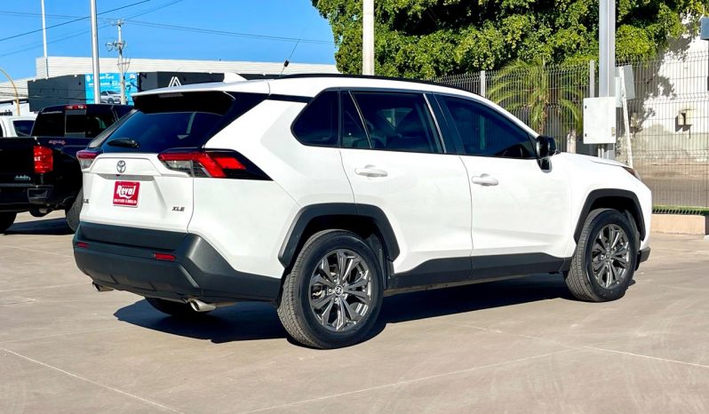 Toyota RAV-4 XLE 2022 full