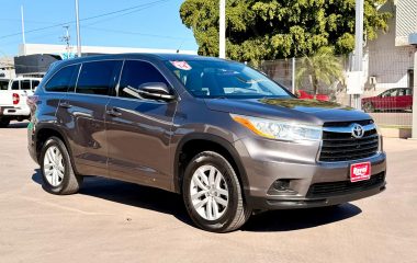 Toyota Highlander LE 2014