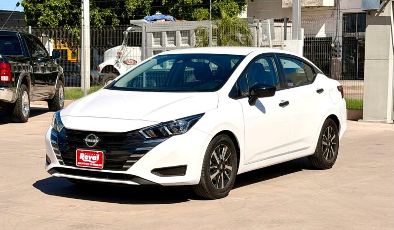 Nissan Versa sense 2023 blanco full