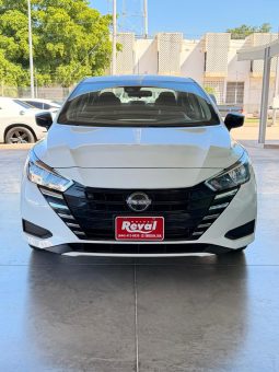 Nissan Versa sense 2023 blanco full