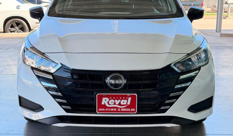 Nissan Versa sense 2023 blanco full