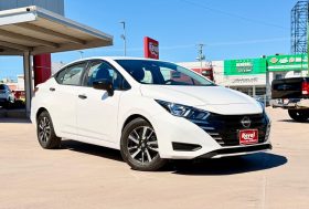 Nissan Versa sense 2023 blanco