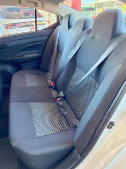 Nissan Versa sense 2023 blanco full