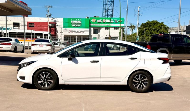 Nissan Versa sense 2023 blanco full