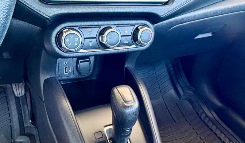 Nissan Versa sense 2023 blanco full