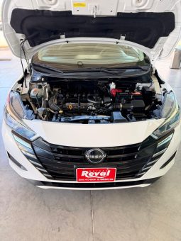 Nissan Versa sense 2023 blanco full