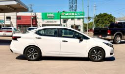 Nissan Versa sense 2023 blanco full