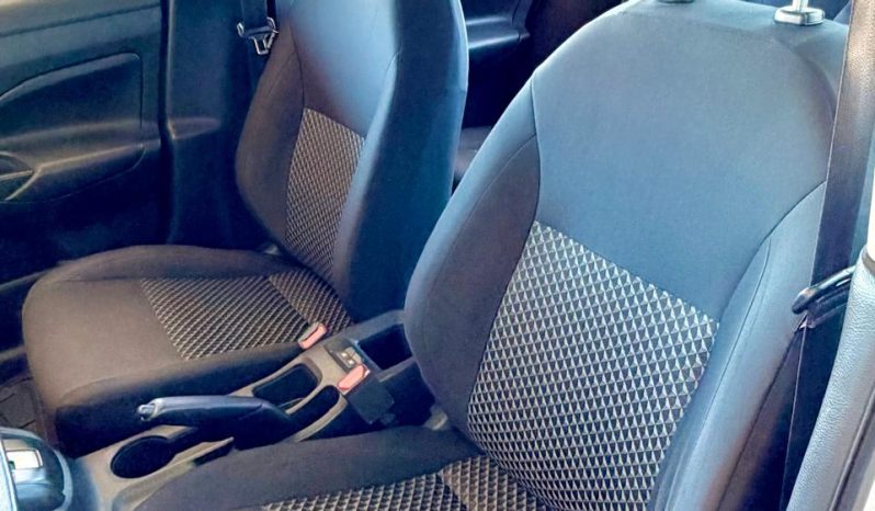 Nissan Versa sense 2023 blanco full