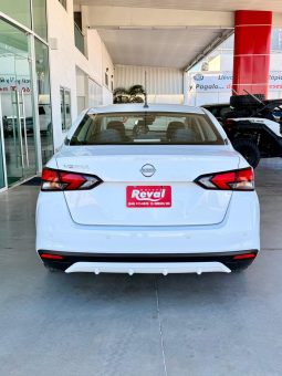 Nissan Versa sense 2023 blanco full