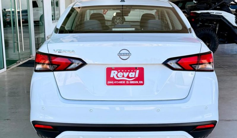 Nissan Versa sense 2023 blanco full